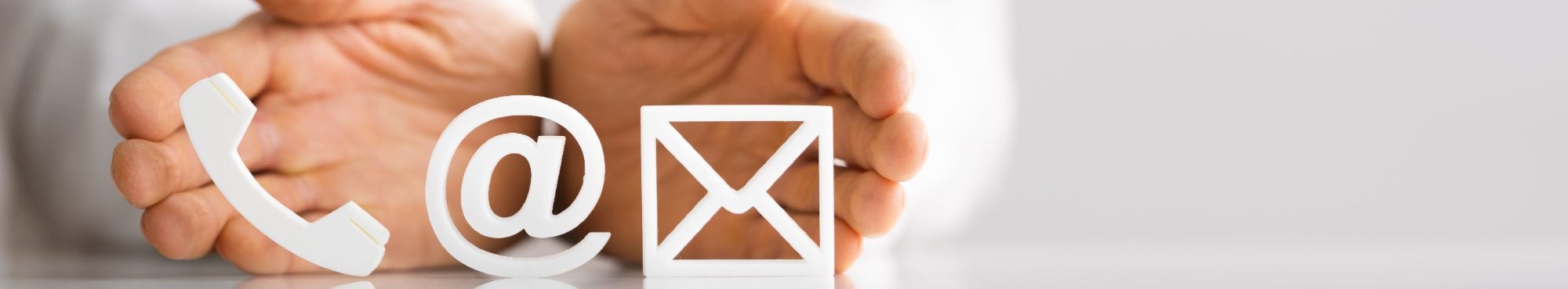 Symbole für Telefon, E-Mail und Post – Kontaktaufnahme mit der Privatpraxis für Physiotherapie Jörg Spriewald in Bergisch Gladbach